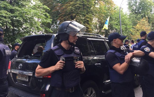 Нардеп подтвердил, что активисты разбили его автомобиль