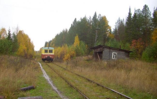 Украинцы на дрезине пытались провезти в ДНР лампочки и шампанское