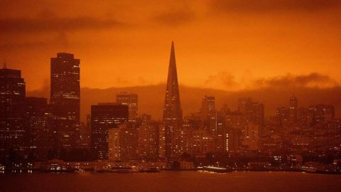 Масштабні пожежі в Каліфорнії: троє загиблих та тисячі евакуйованих