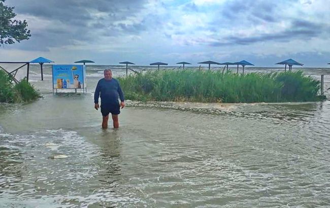 Пляжі на курортах в Запорізькій області затопило через шторм