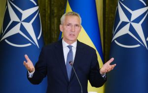 В Киев с визитом прибыл генсек НАТО Столтенберг