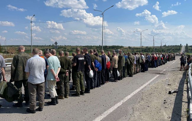З полону бойовиків "ДНР" звільнили декілька десятків водіїв-волонтерів