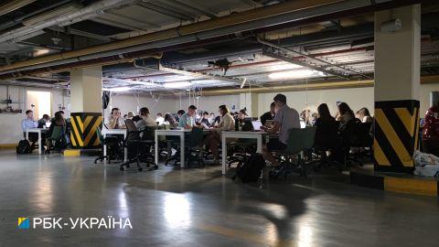 Вслед за США. Посольства Испании и Италии приостановили работу из-за возможной "угрозы безопасности"