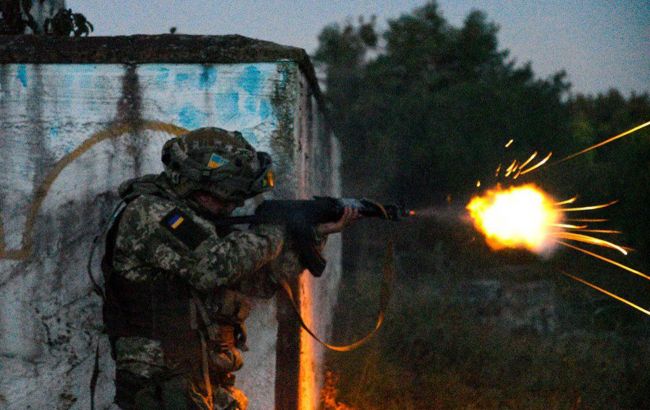 Унаслідок вечірніх обстрілів на Донбасі поранені двоє військових