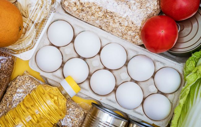 Маріупольці годинами стоять в черзі за їжею, - міськрада