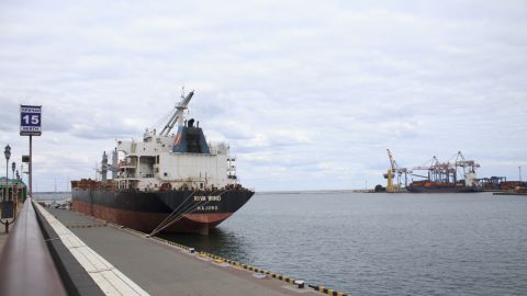 Отказ порта "Южный" переваливать руду приведет к падению курса гривны&nbsp;и инфляции, - эксперт