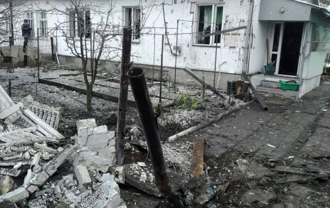 Оккупанты сбросили авиабомбы на Торецк: одна упала в 15 м от женщины, она ранена (видео)