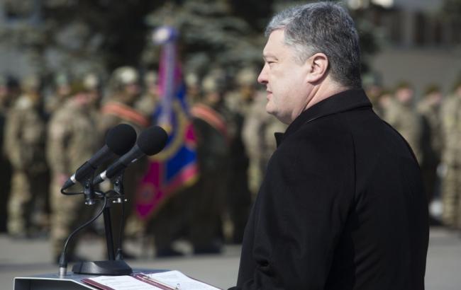 Порошенко: боротьба України з російською агресією точиться від Донбасу до Закарпаття