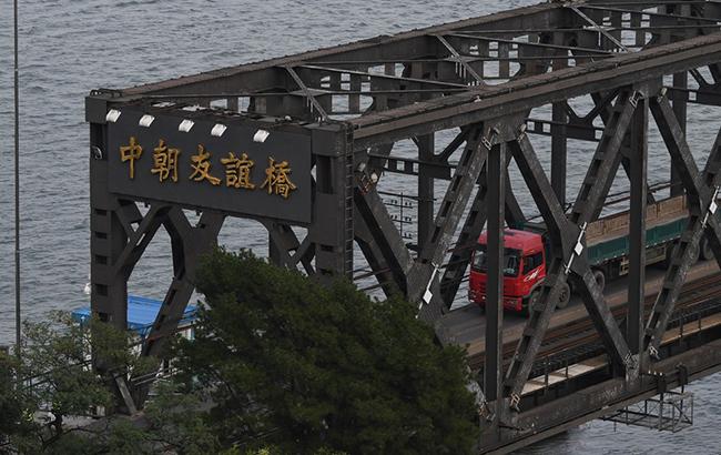 В КНДР автобус упал с моста, погибли 36 человек