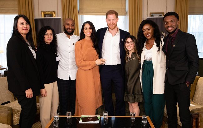 Меган Маркл і принц Гаррі знайшли утіху в колі молоді після "приниження" з боку сім'ї (фото)