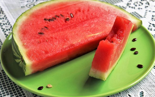 Сезон кавунів в Україні: кому їх вживати категорично протипоказано
