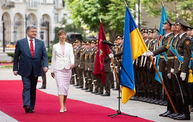 Порошенко проводит встречу с президентом Эстонии в формате "тет-а-тет"