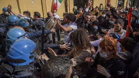 В Риме карантинный протест превратился в столкновения с полицией