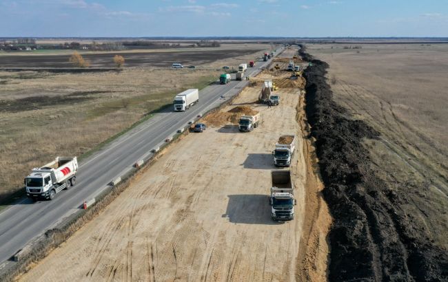 Стало відомо, скільки доріг в Україні зруйновано з початку російського вторгнення
