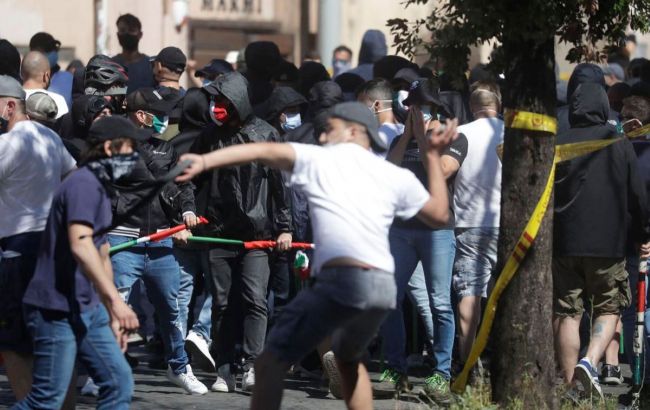 Протест через коронакризу в Римі: поліція застосувала сльозогінний газ і водомети