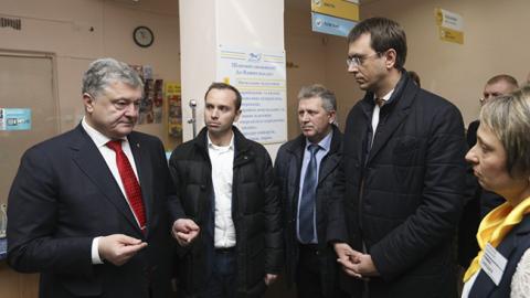 "Укрпошта" не буде скорочувати мережу сільських відділень, - Порошенко