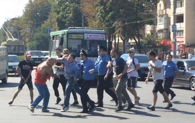 В Харькове активисты напали на мужчину в футболке СССР