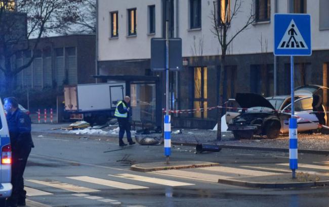 В Германии автомобиль въехал в остановку, пострадали 10 человек