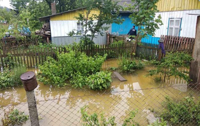 На Прикарпатье люди возмущены выплатами после паводка: разгорается скандал