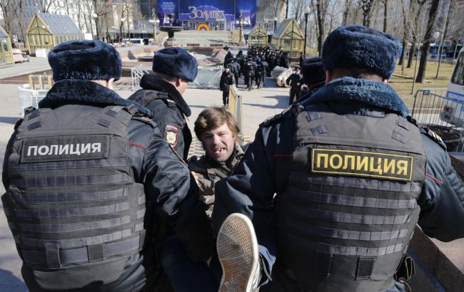 В Москве полиция применила дубинки и перцовый газ против протестующих