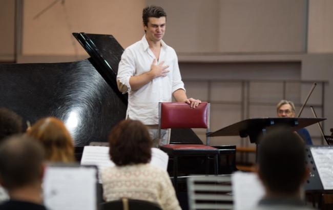 Пианист-виртуоз Хмара готовится к шоу "Колесо жизни" с симфоническим оркестром