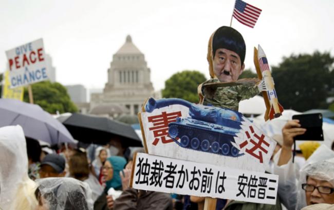 В Японии около 120 тыс. людей протестуют против расширения полномочий сил самообороны