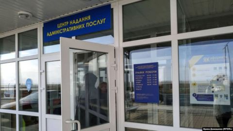 На двох КПВВ на Донбасі побудують сервісні центри