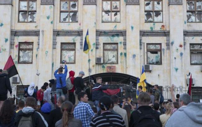 Следком РФ возбудил дело по факту нападения на российское посольство в Киеве в июне 2014