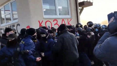 Столкновения и поджог шин: во Львове устроили протест из-за бизнеса Козака