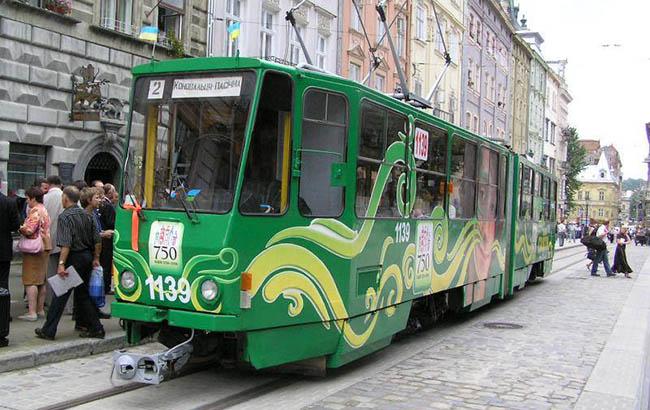 Водитель львовского трамвая стала известным видеоблогером