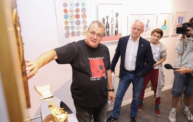 Труханов нагородив одеського скульптора Реву почесною відзнакою