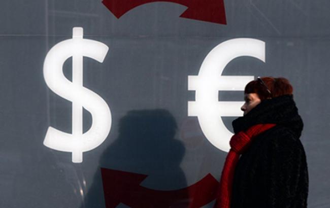 В России курс доллара опустился ниже 58 рублей