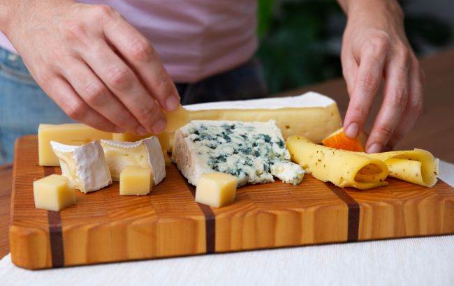 4 ошибки при хранении сыра, из-за которых он быстро испортится