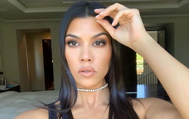 Желтый – новый черный: Кортни Кардашьян показывает, как носить самый яркий оттенок сезона