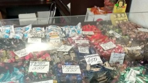 У Харкові оштрафували мережу магазинів. Торгувала російськими цукерками