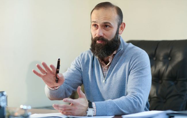 Угрожал и шантажировал: скандального судью Емельянова уволили