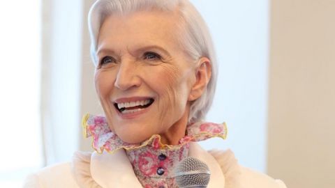 71-річна мама Ілона Маска блиснула фігурою в костюмі від українського дизайнера