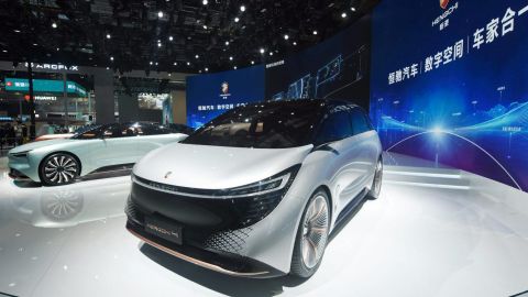 Дефолт не перешкода: забудовник, який зупинив свої будівництва, почав випуск автомобілів