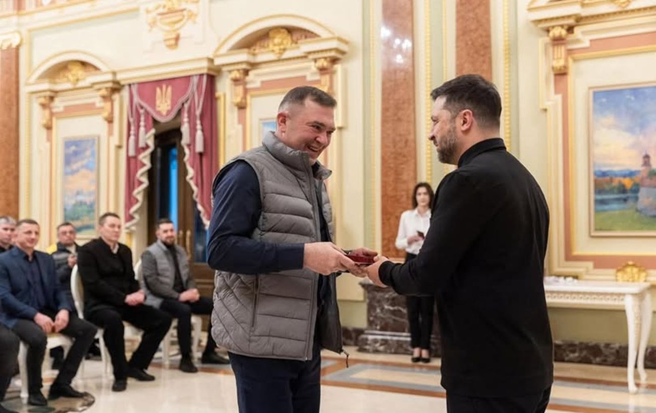 Зеленський відзначив енергетиків ДТЕК, які повертають світло українцям після атак РФ