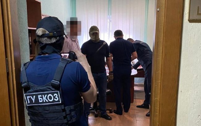 В Киеве задержали на взятке сотрудника ГСЧС