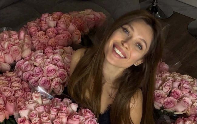 Квіткова та інші зірки показали букети від коханих: від ніжних тюльпанів до сотень троянд