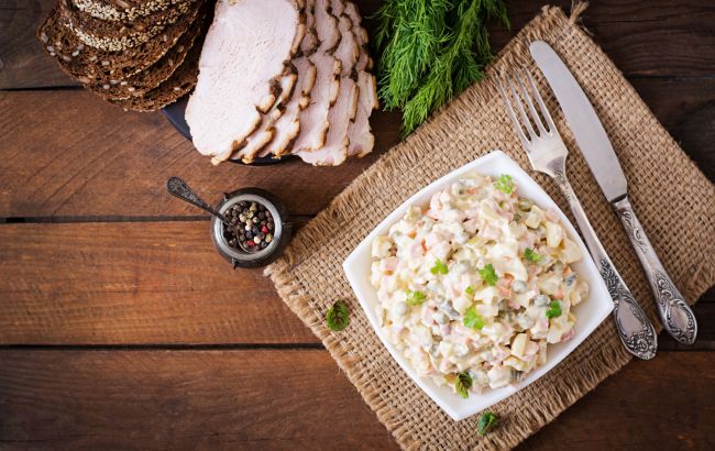 Диетолог назвал продукт, который не надо класть в Оливье: это стоит знать всем