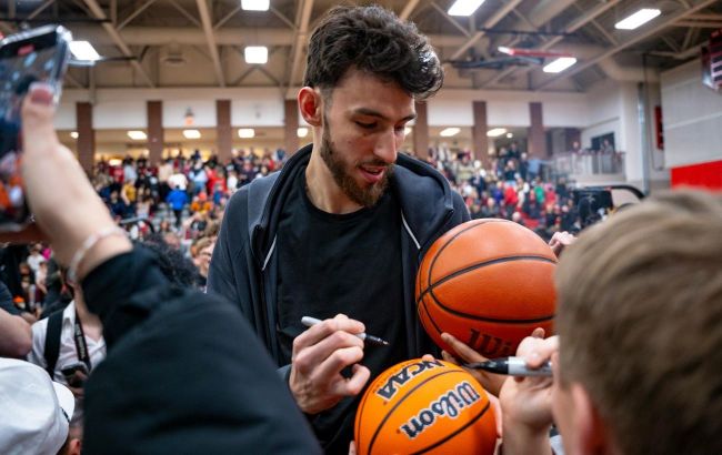 Центровий "Оклахоми" силовим слемданком декласував "Юту": момент дня в НБА