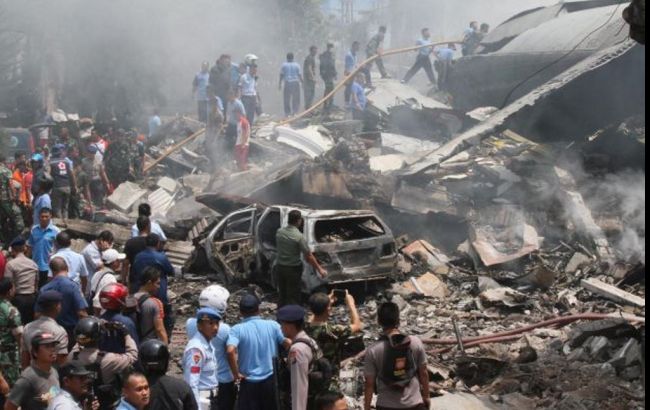 Авиакатастрофа в Индонезии: погибли все 113 пассажиров самолета