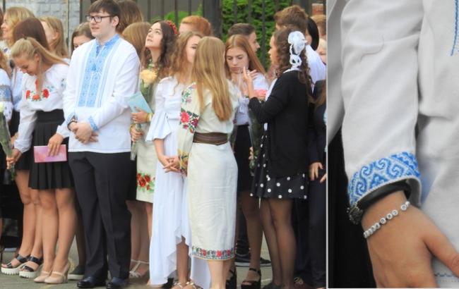 Сын Луценко пришел на 1 сентября с браслетом "F*ck you Putin"