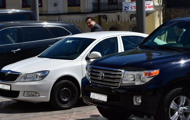 "Skoda - для декларації, Land Cruiser - для комфорту": Саакашвілі роз'їжджає на двох авто
