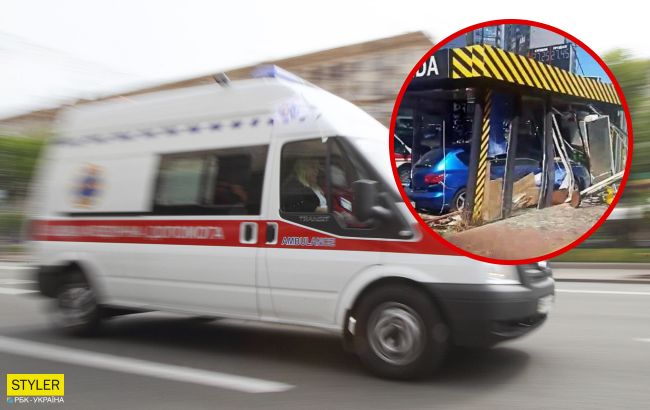 У Києві автомобіль влетів у кав'ярню у дороги: є постраждалі (відео)