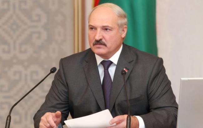 Лукашенко призвал украинцев, белорусов и русских отметить 70-летие победы "в мире и согласии"