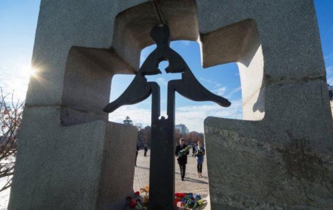 Українська журналістка віддала премію на пам'ятник жертвам Голодомору