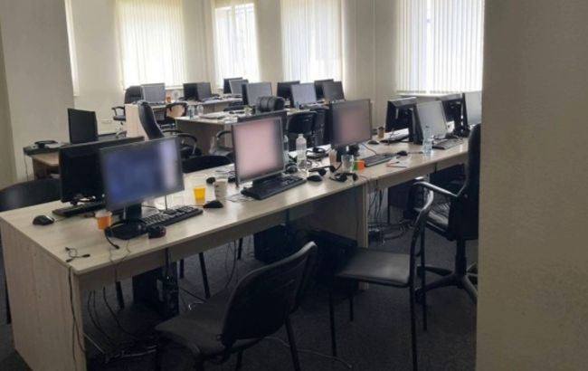 В России задержаны сотрудники мошеннической сети call-центров: подробности